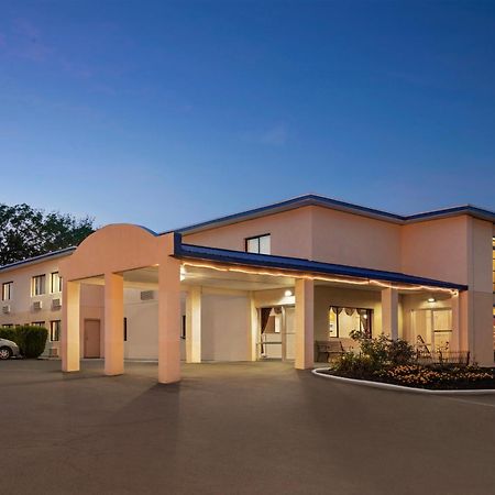 The Cayuga Inn At The Finger Lakes Auburn Exterior photo